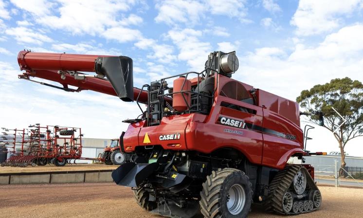 Photo 2. Case IH 9240 & Macdon FD75 combine harvester