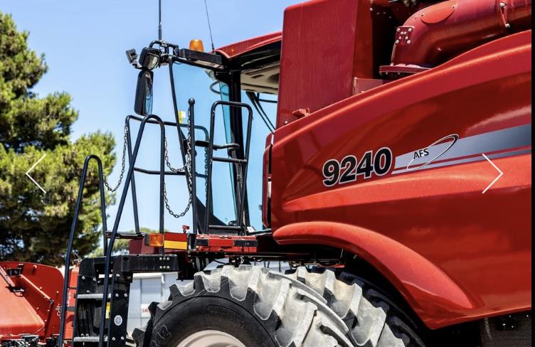 Photo 2. Case IH 9240 combine harvester