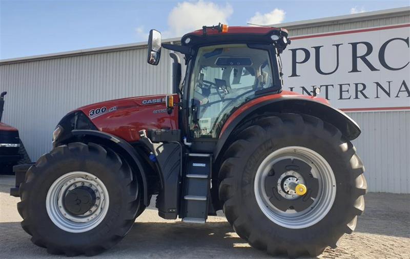 Photo 2. Case IH Optum 300 tractor