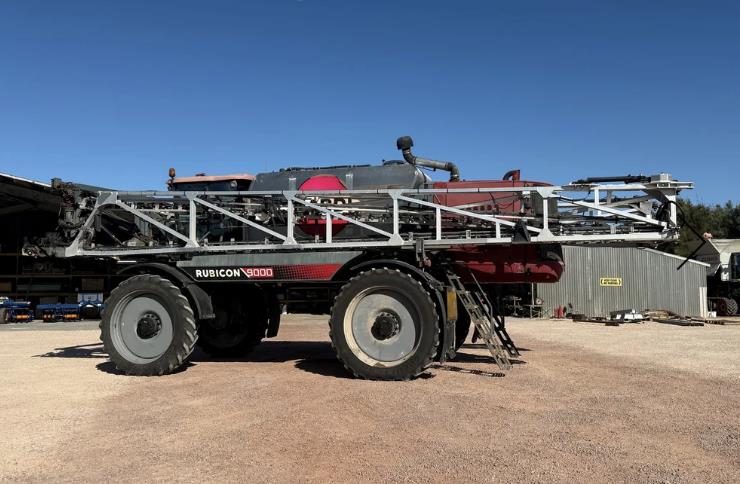 Photo 2. Hardi 2018 Rubicon 9048 self propelled sprayer
