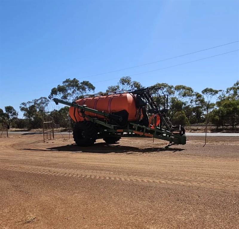 Photo 2. Ausplow M18000 boomsprayer