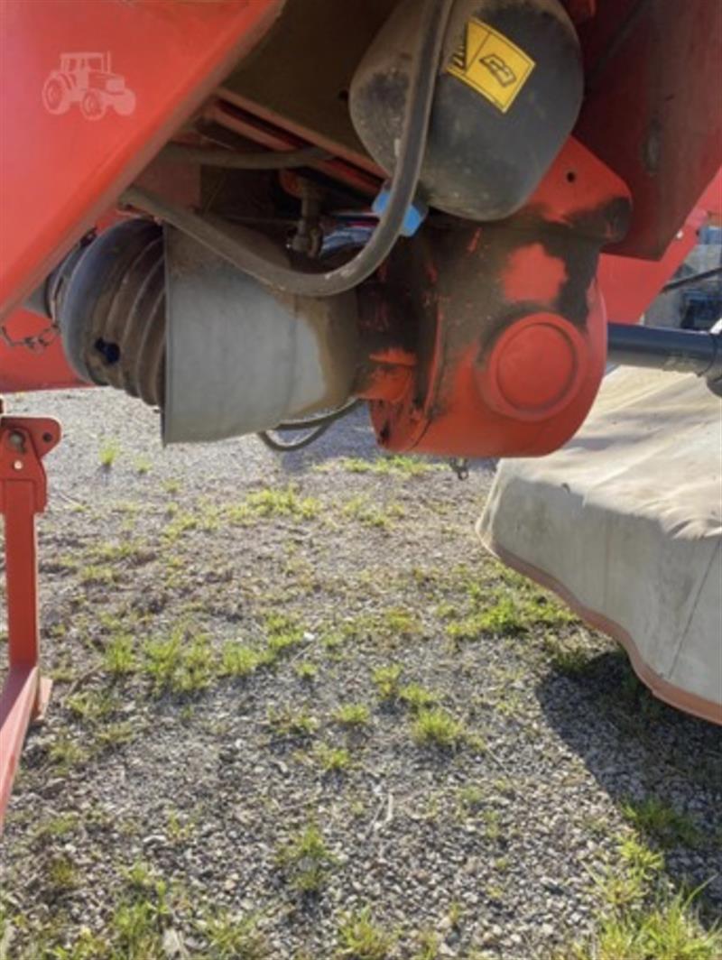 Photo 2. Kuhn GMD4410 hay mower