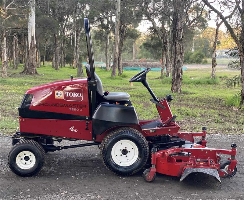 Photo 2. Toro Groundsmaster 3280D 72 front deck ride on mower