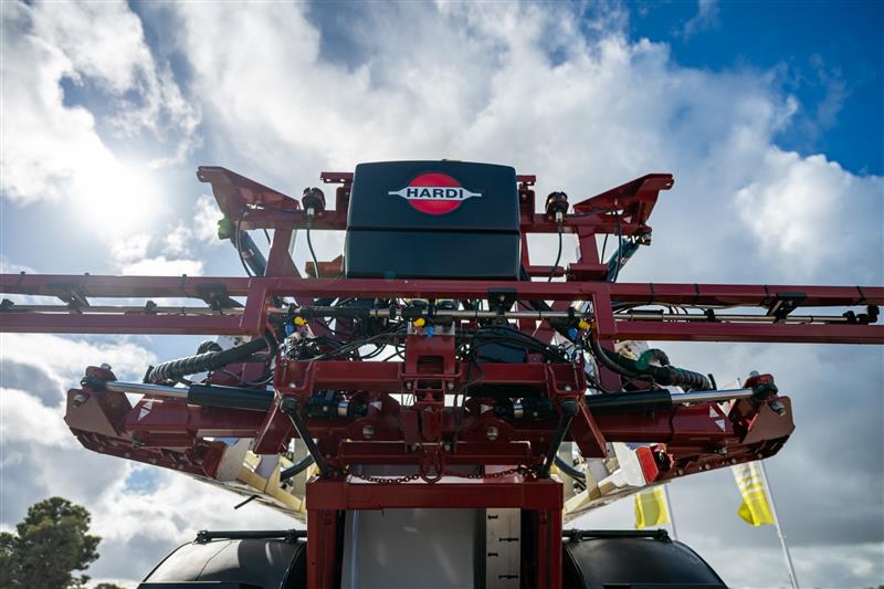 Photo 2. Hardi Commander 10000L Boom Spray