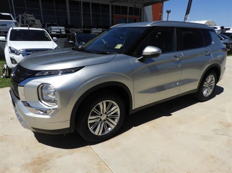 Photo 3. Mitsubishi outlander suv