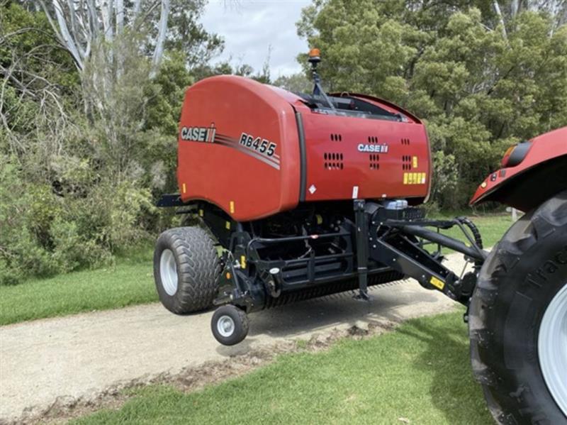 Photo 2. Case IH RB455 round baler