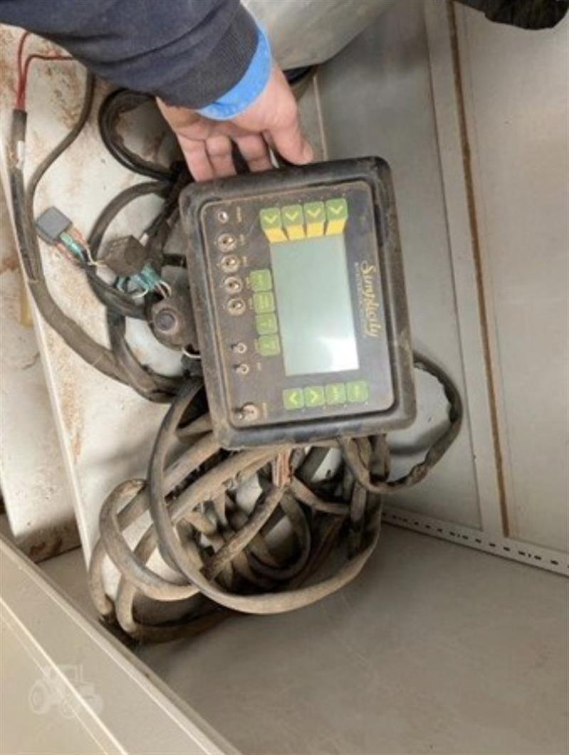 Photo 2. Simplicity 12000TQ2 airseeder