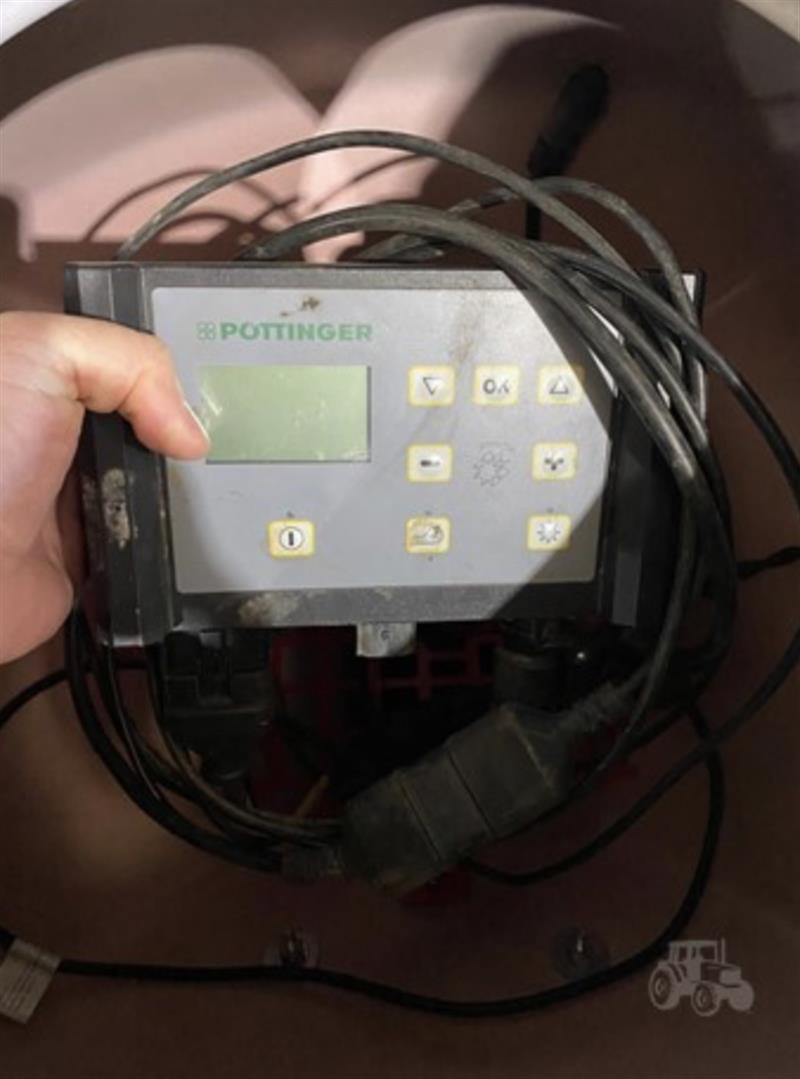 Photo 2. Pottinger Tegosem 200 airseeder