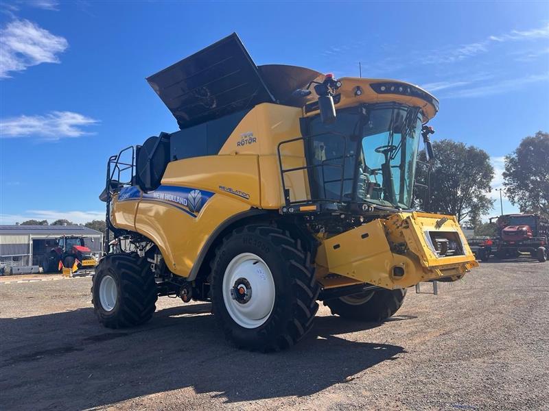 Photo 2. NEW HOLLAND CR9.90 