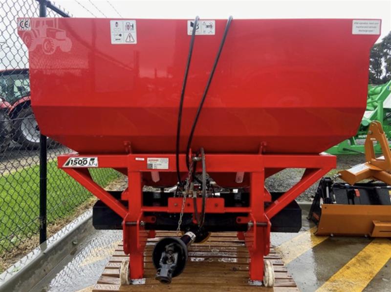 Photo 2. Agrimir AFS-D1500 spreader