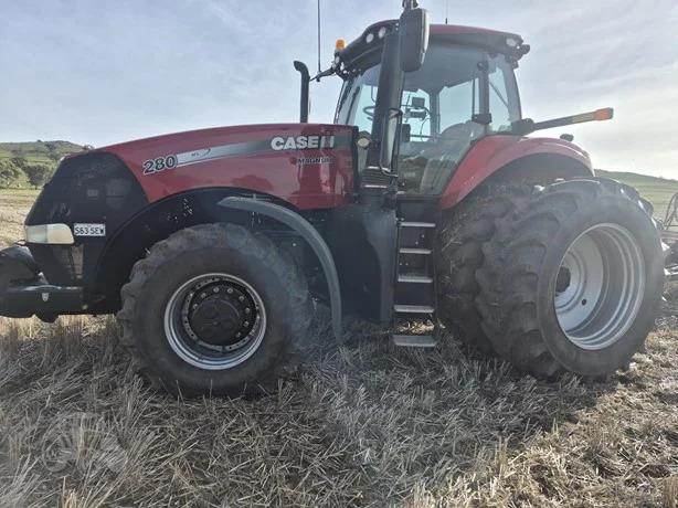 Photo 2. Case IH Magnum 280 