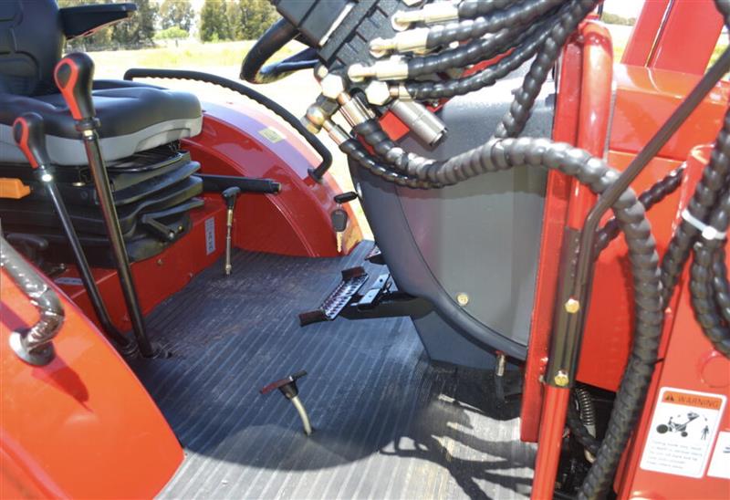 Photo 2. Alfa RM45 4wd ROPS fel tractor