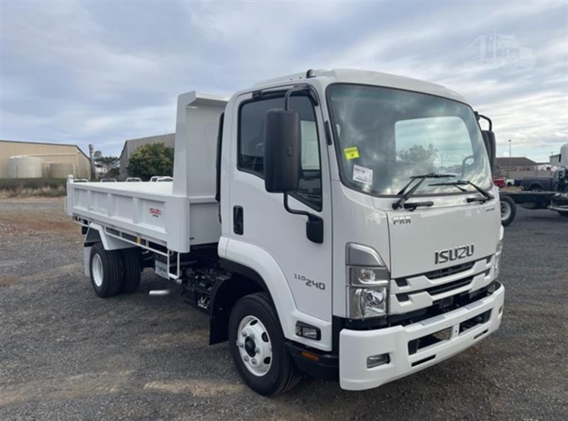 Photo 2. Isuzu FRR 110-240 truck