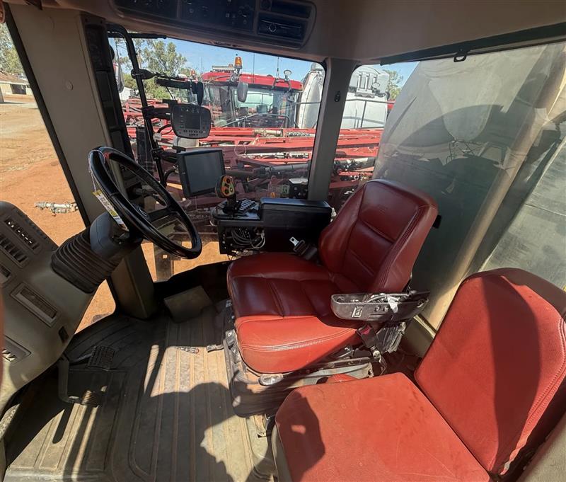 Photo 2. Case IH Patriot 4430 self propelled sprayer