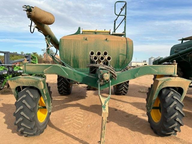 Photo 2. Simplicity9000 TQ2 Air Seeder Cart