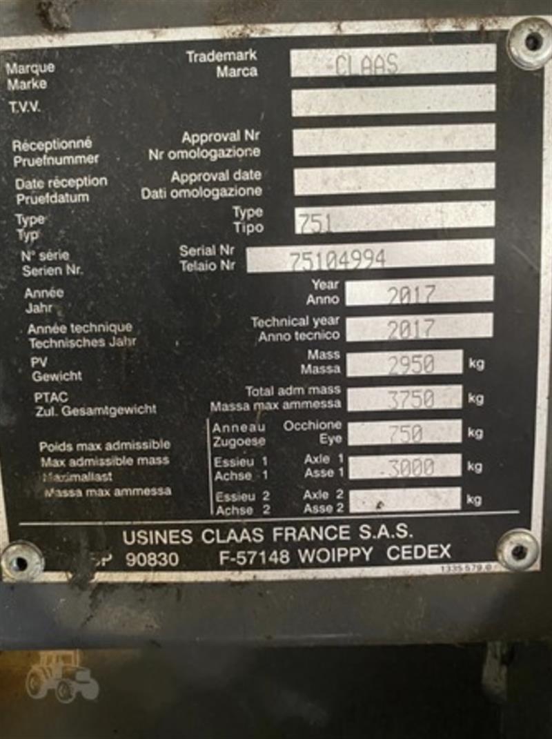 Photo 2. Claas Variant 460RF round baler