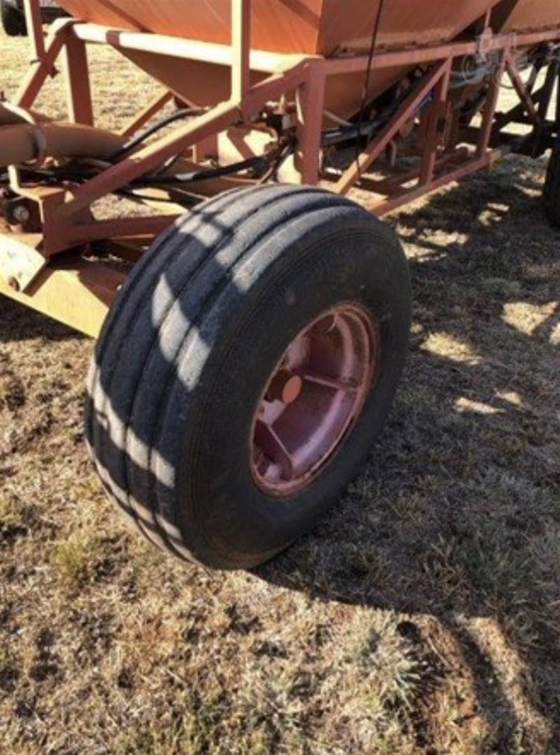 Photo 2. Gyral SR airseeder