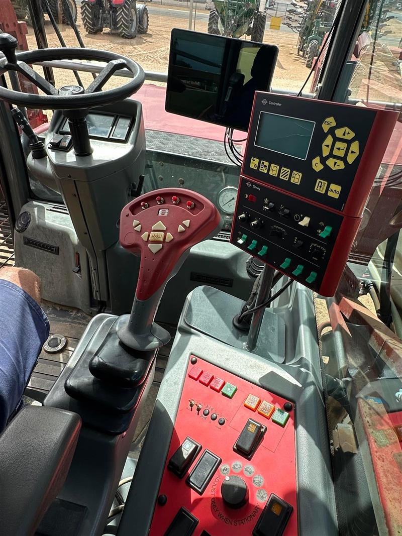 Photo 2. Hardi Alpha 4100 Boom Sprayer