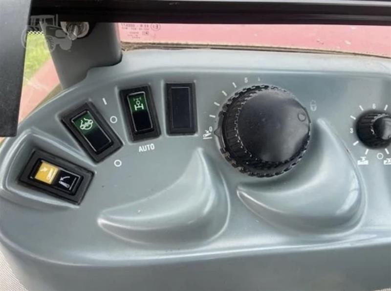 Photo 2. Case IH CX80 tractor