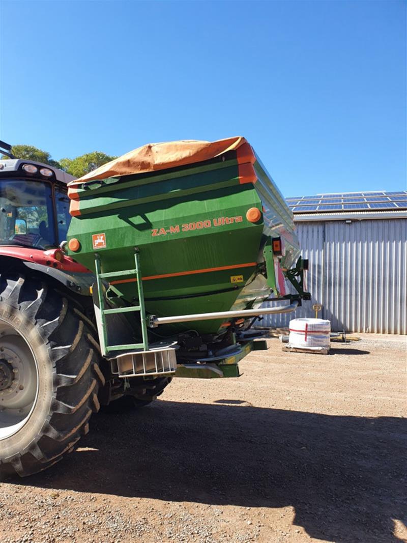 Amazone ZAM3000 Fertilizer/Manure Spreader, Pasture Care Amazone SA