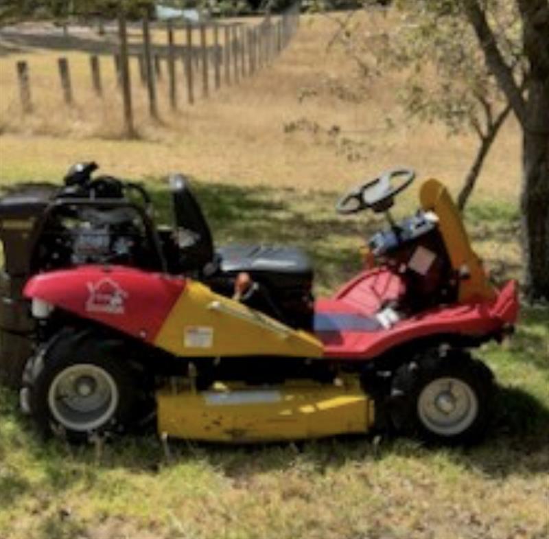 Photo 2. Razorback CMX2302 ride on mower