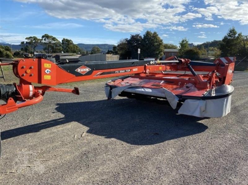 Photo 2. Kuhn FC3561TCR windrower