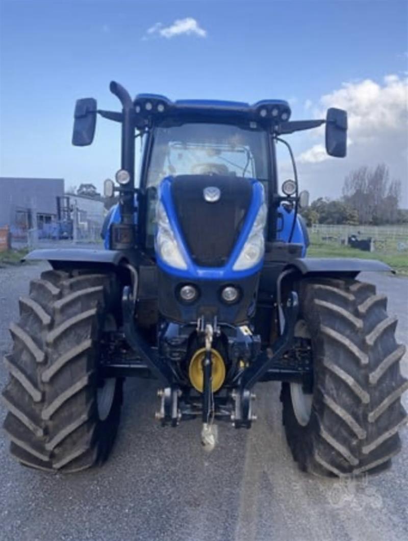 Photo 2. New Holland T7.210 tractor