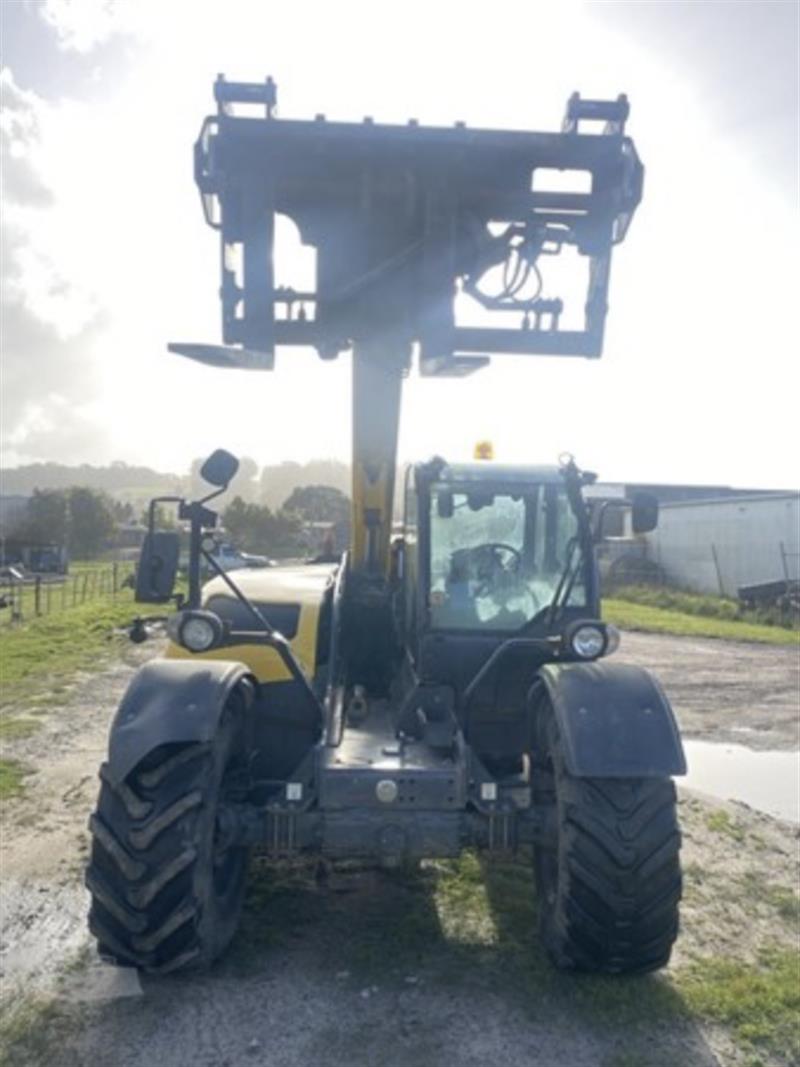 Photo 2. New Holland TH7.42 Elite telehandler