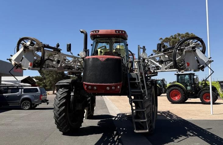 Photo 2. Hardi Saritor 5542.5 self propelled sprayer