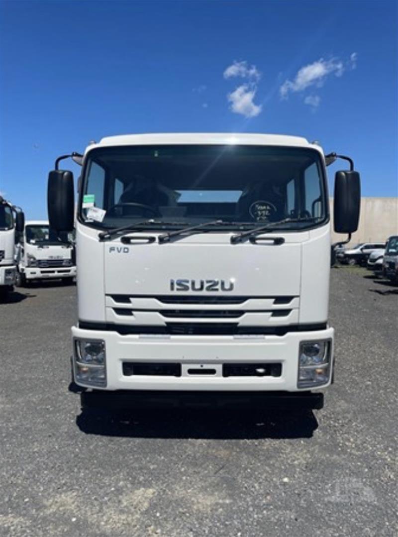 Photo 2. Isuzu FVD truck