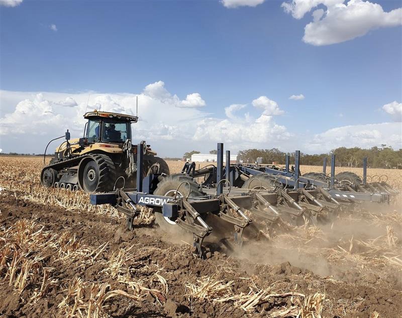 Photo 2. Davimac AP82 ripper