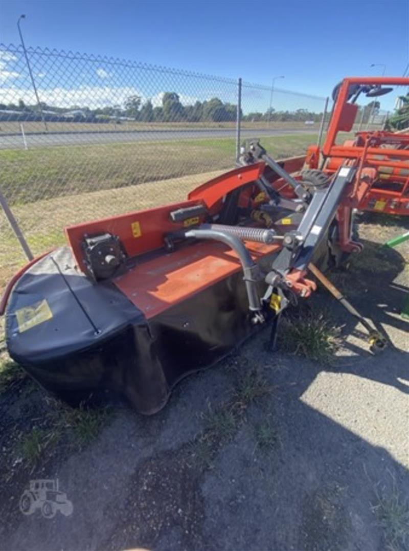 Photo 2. Vicon Extra 332F mower