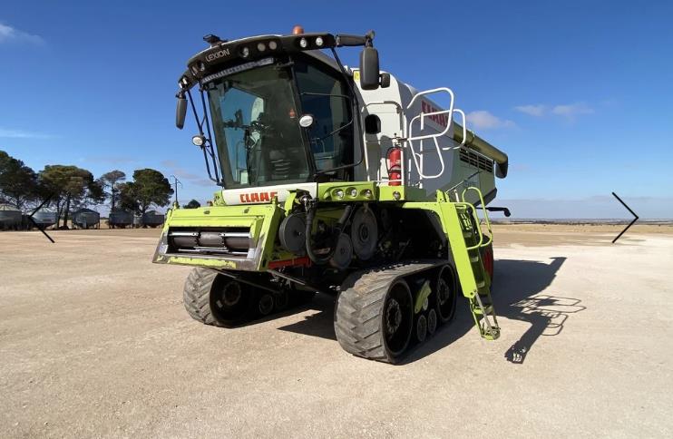 Photo 2. Lexion 770TT combine harvester