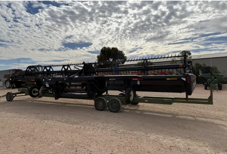 Photo 2. MacDon D65 35ft harvester front