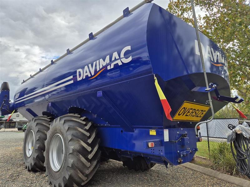 Photo 2. Davimac 35T dual axle chaser bin