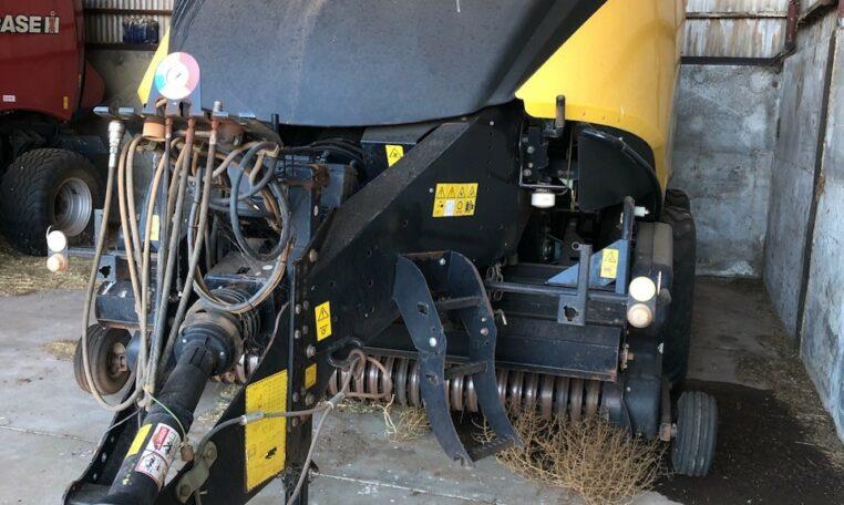 Photo 2. New Holland 1290 Big Baler