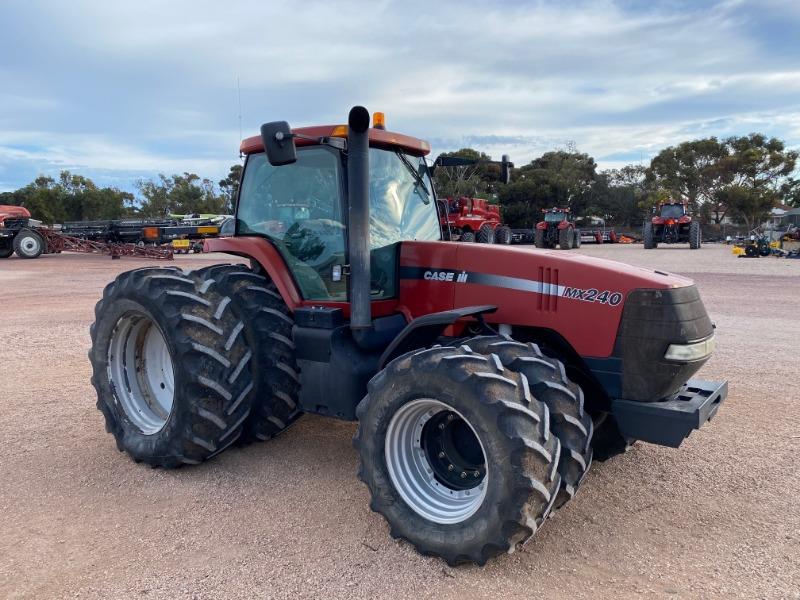 Photo 2. Case IH Magnum MX240 tractor