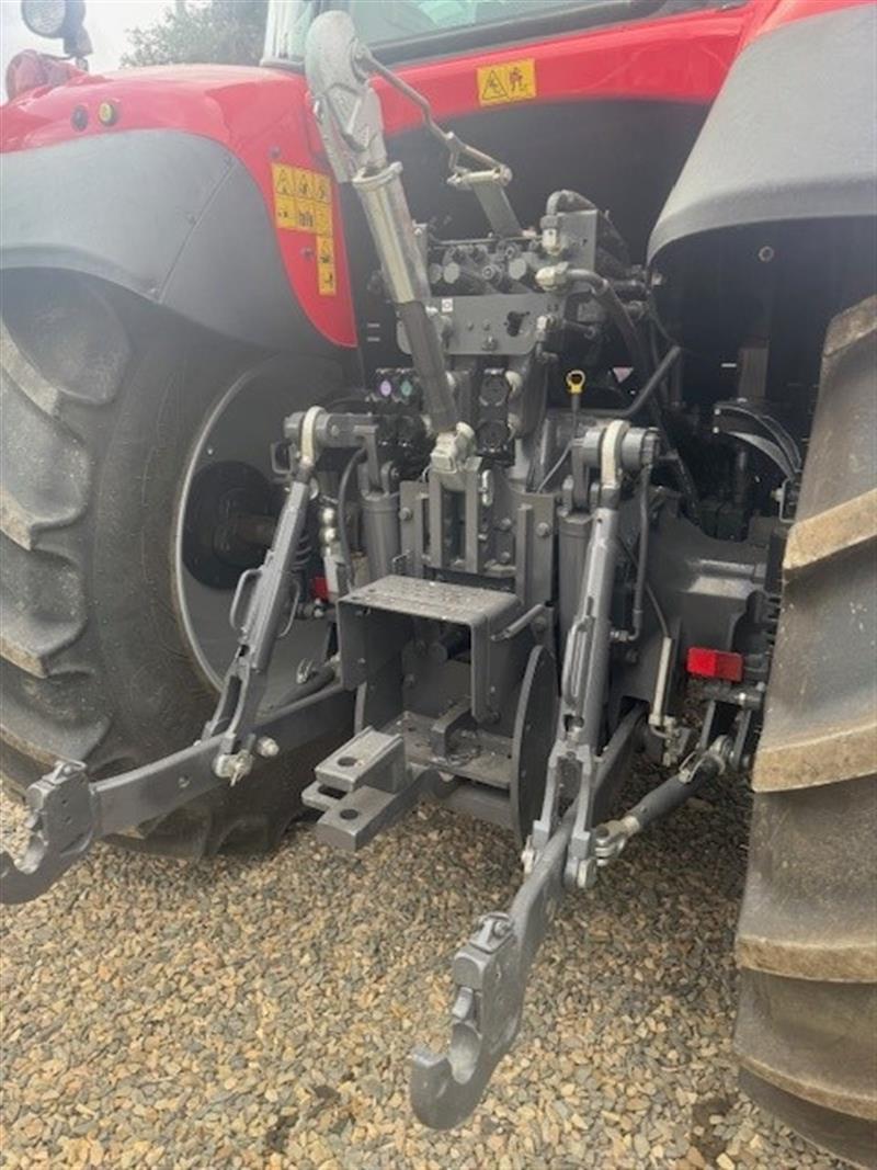 Photo 4. Massey Ferguson 7615 essential dyna 6 cab tractor