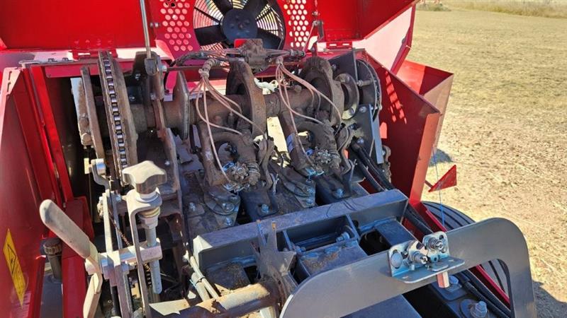 Photo 4. Massey Ferguson 1842S mower conditioner