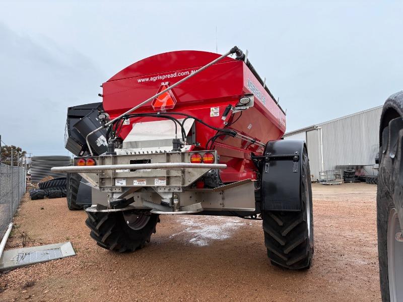 Photo 2. Agrispread AS2120 sc spreader