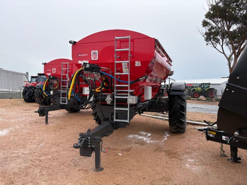 Photo 3. Agrispread AS2120 sc spreader