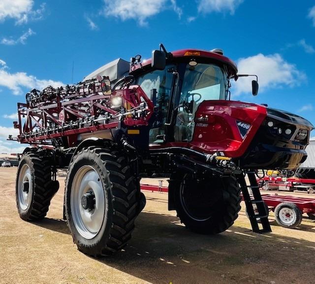 Photo 3. Case IH 4450 patriot self propelled sprayer