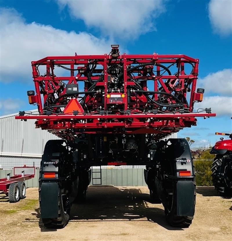 Photo 4. Case IH 4450 patriot self propelled sprayer