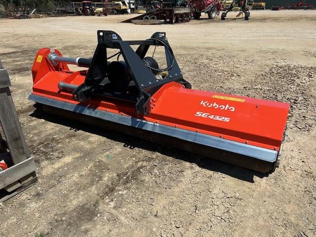 Photo 4. Kubota SE4325 cultivator