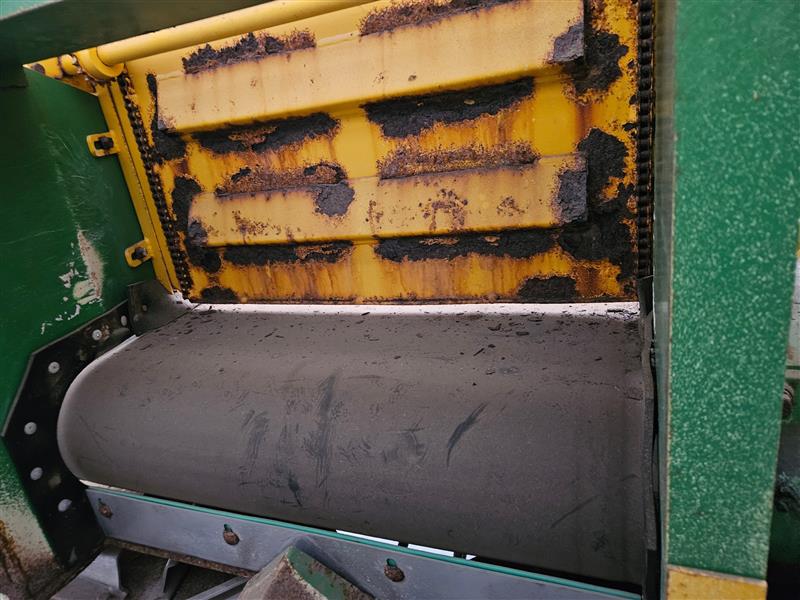 Photo 4. Landaco TS8000 spreader