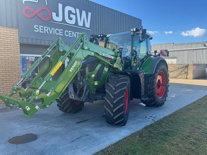 Photo 3. Fendt 720 Power Plus tractor