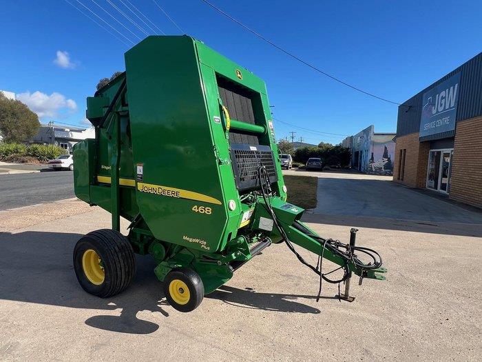 Photo 3. John Deere 468 round baler