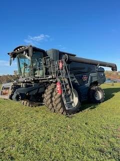 Photo 4. Fendt Ideal MF 8-01 combine harvester