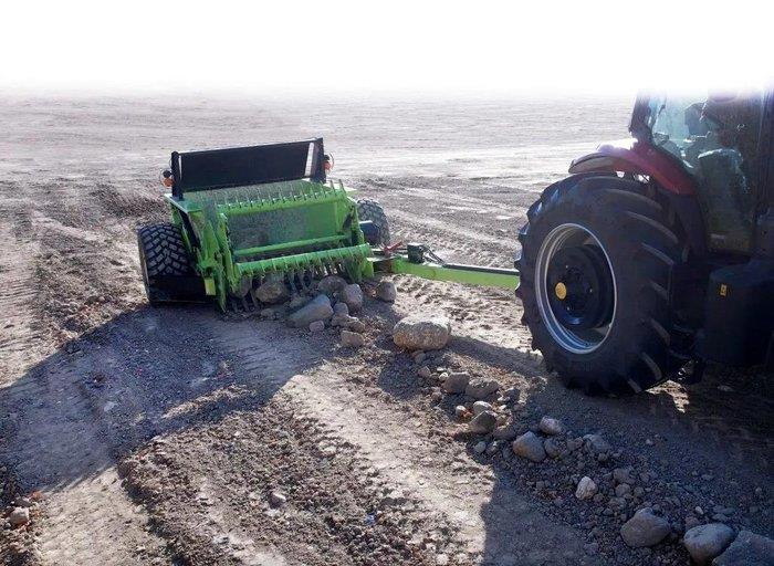 Photo 3. Schulte Giant 3500 rock picker