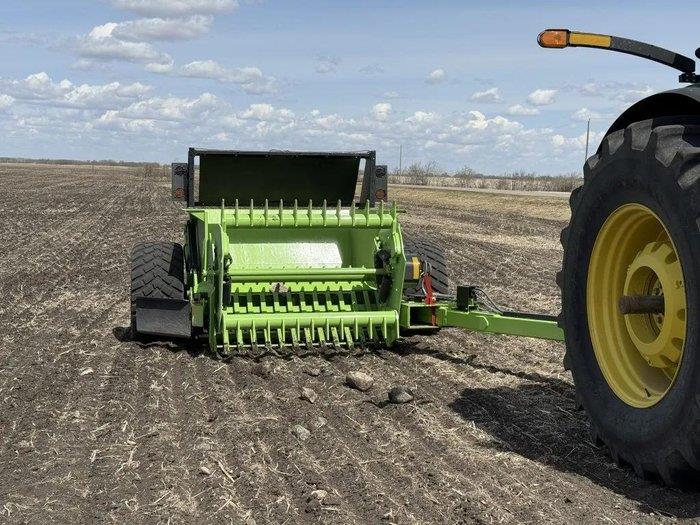 Photo 4. Schulte Giant 3500 rock picker